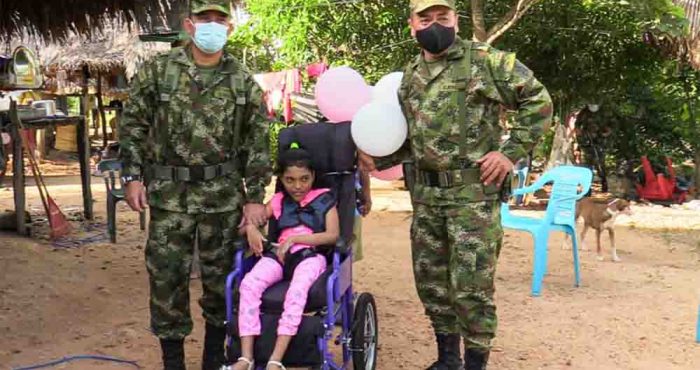 Niña de 13 años fue beneficiada con una silla de ruedas por el Ejército Nacional