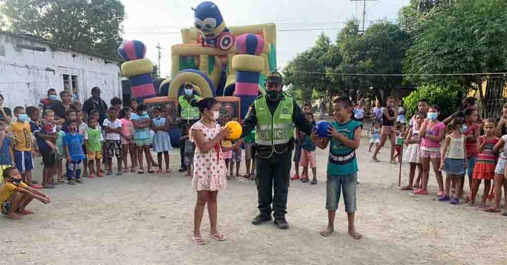 Policía llevó a cabo actividad de recreación a niños en Orihueca