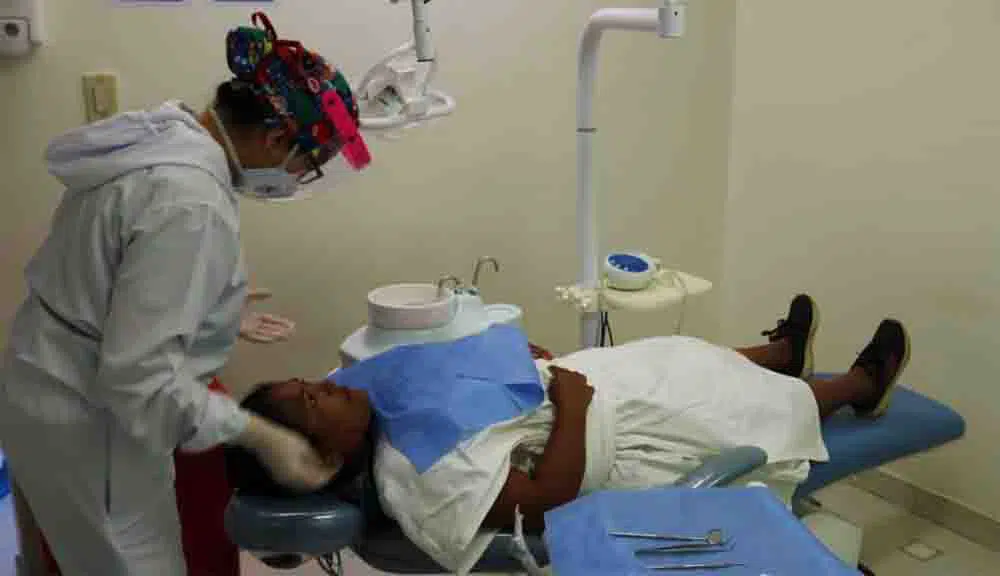Unimagdalena entregó prótesis dentales a mujeres Katanzama