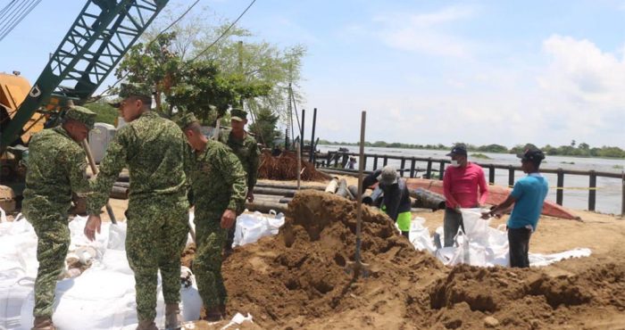 Armada de Colombia apoya emergencia por derrumbe de muro de contención del Río Magdalena