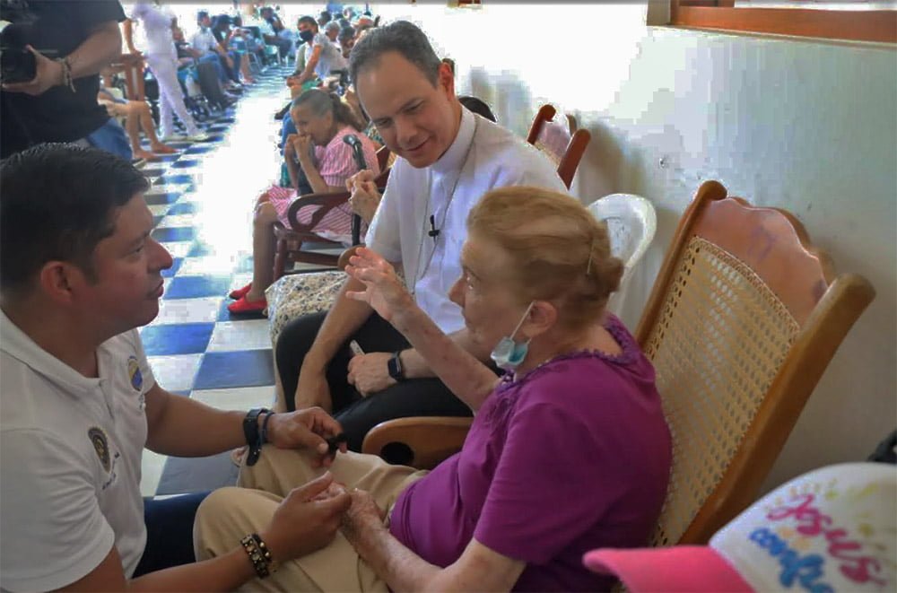 Campaña Pa´Allá Vamos Todos, Asilo Santa Marta