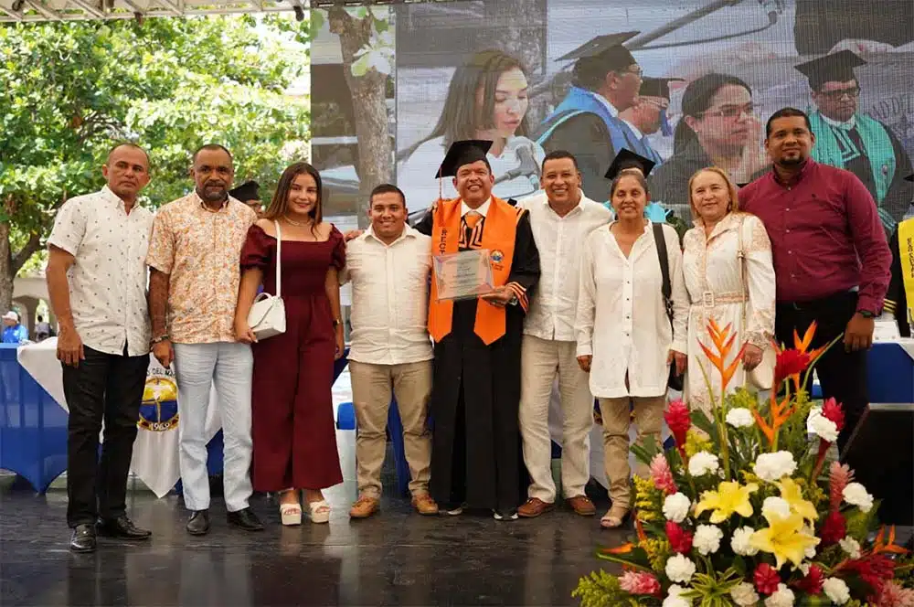 Alcaldes homenajean a Rector de UNIMADALENA