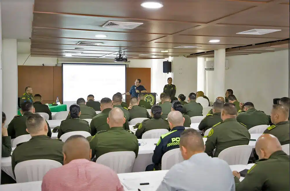 Gobernador Martínez lideró primer encuentro de seguridad con la Policía