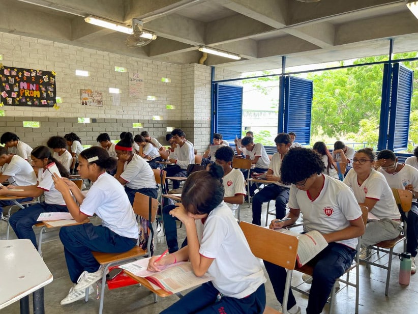 Santa Marta estudiantes de 11° del sector oficial realizan simulacro de las Pruebas Saber