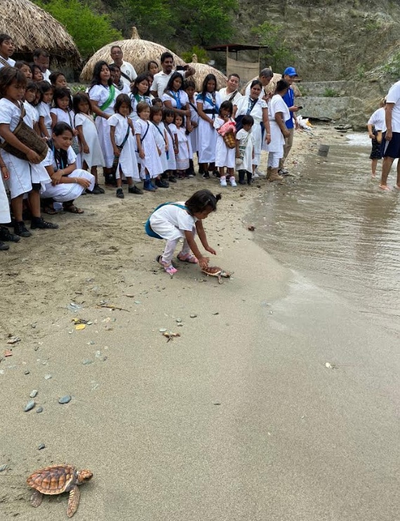 Corpamag realiza jornada educativa con 130 niños Arhuacos