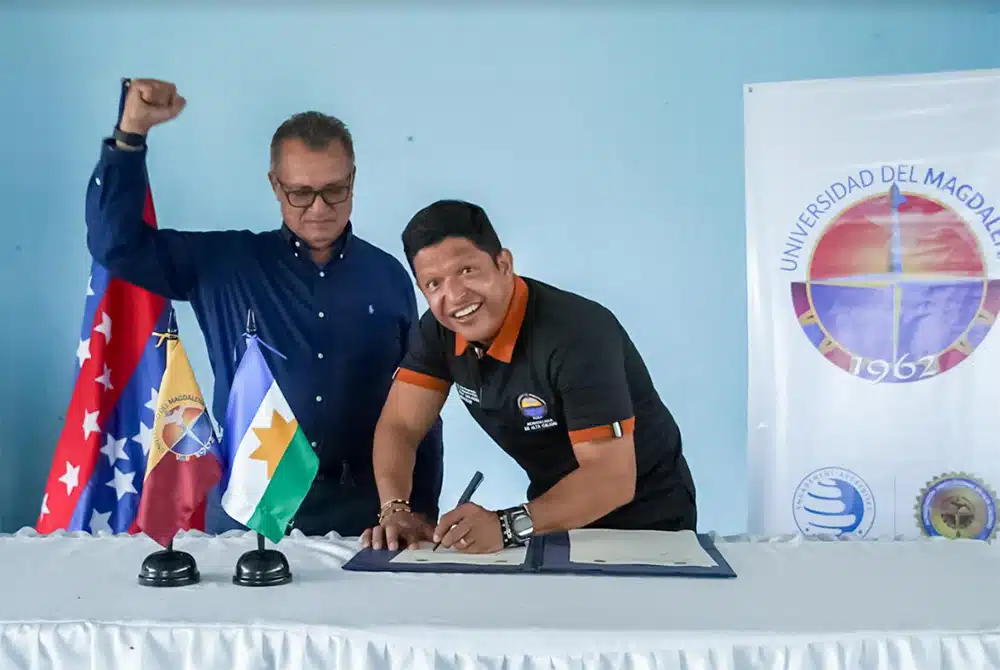 Rector Pablo Vera, - ocho graduados que Talento Magdalena le ha entregado a Zapayán