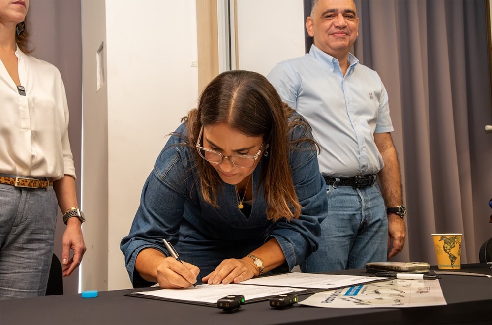 AmCham Colombia Alcaldía y Cámara de Comercio de Santa Marta firman Pacto