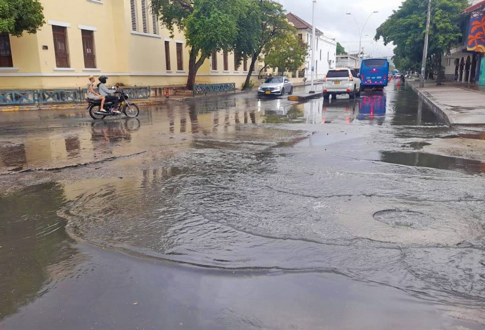 Sistema de alcantarillado opera con alta demanda por fuertes lluvias