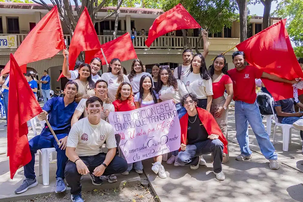 Estudiantes de UNIMAGDALENA celebran avance histórico en la educación superior pública del país