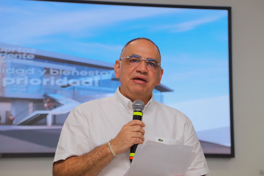 Alcalde Carlos Pinedo Cuello interpone denuncia penal contra Carlos Caicedo y Rafael Martínez