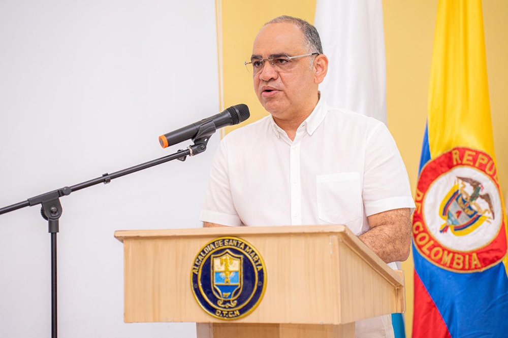Alcalde Carlos Pinedo Cuello expone avances en infraestructura, saneamiento básico e inversiones en Santa Marta