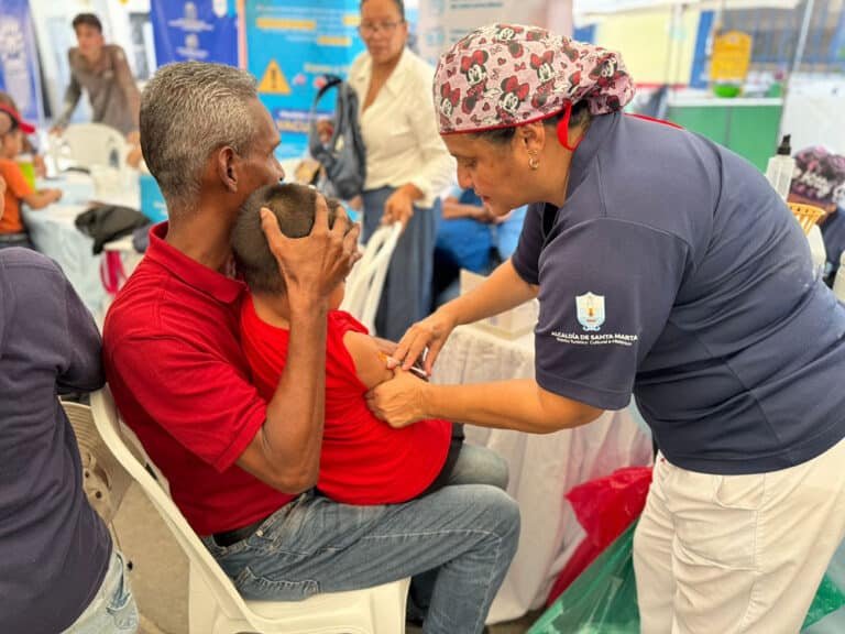 Más de 600 menores de nueve años han sido vacunados contra el dengue en Santa Marta