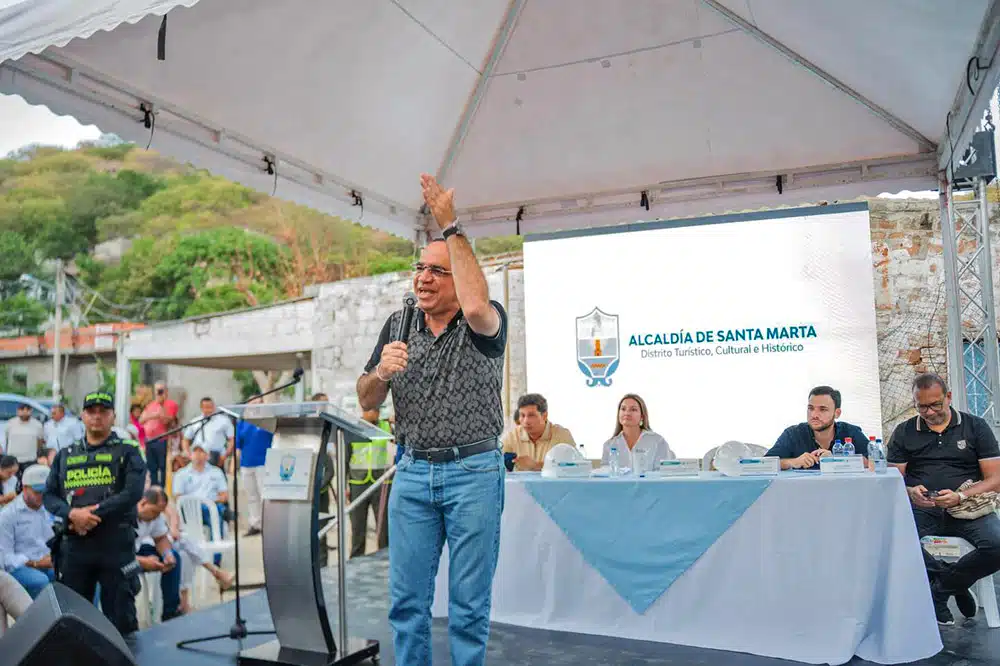 Alcalde Carlos Pinedo