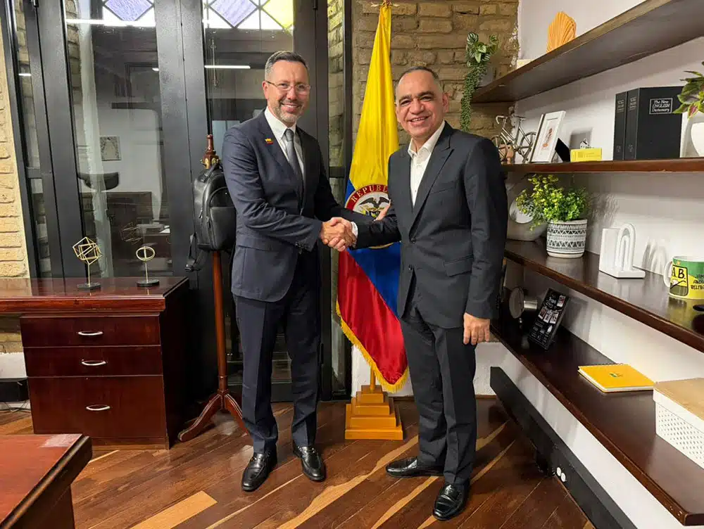 Alcalde Carlos Pinedo lidera reunión con MinVivienda para proyectos estratégicos