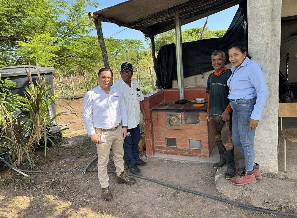Estufas eficientes una iniciativa de Drummond Ltd. para promover bienestar y sostenibilidad en el Cesar
